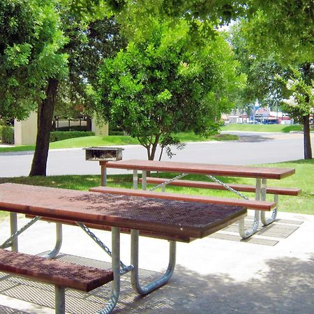 Extended Stay America Suites - San Antonio - Airport Bagian luar foto